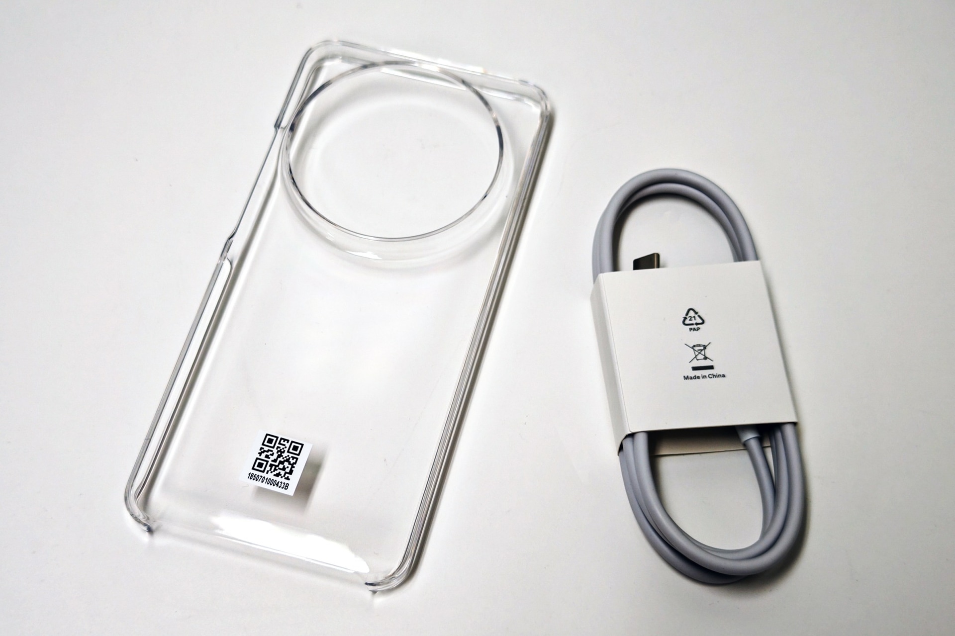 付属するソフトケースなど