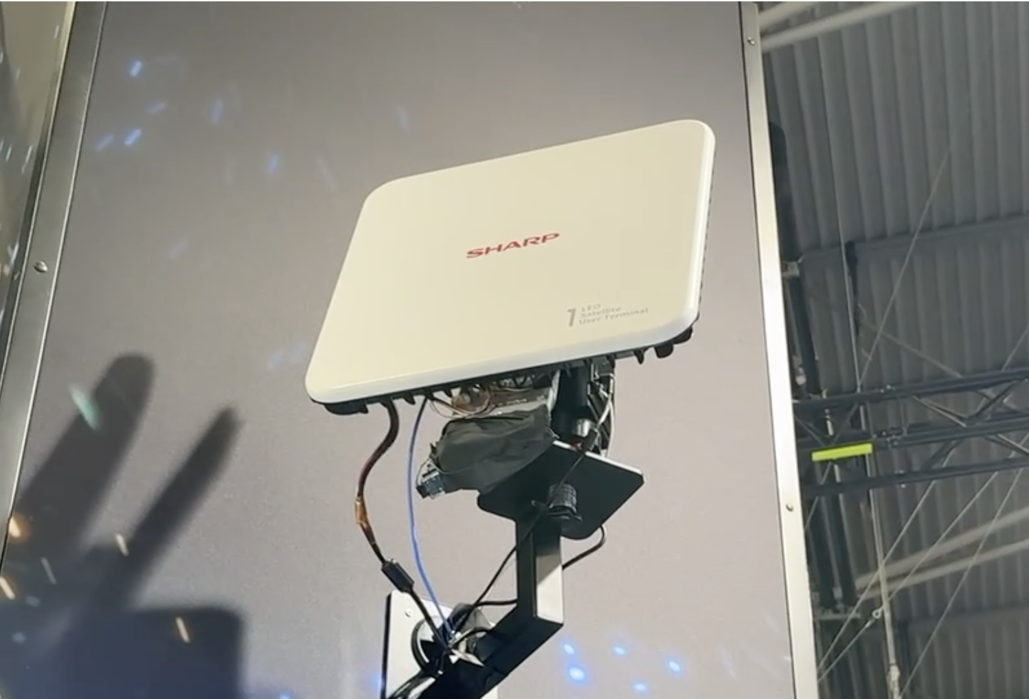 アンテナ開発で「AQUOS」の技術が生かされた