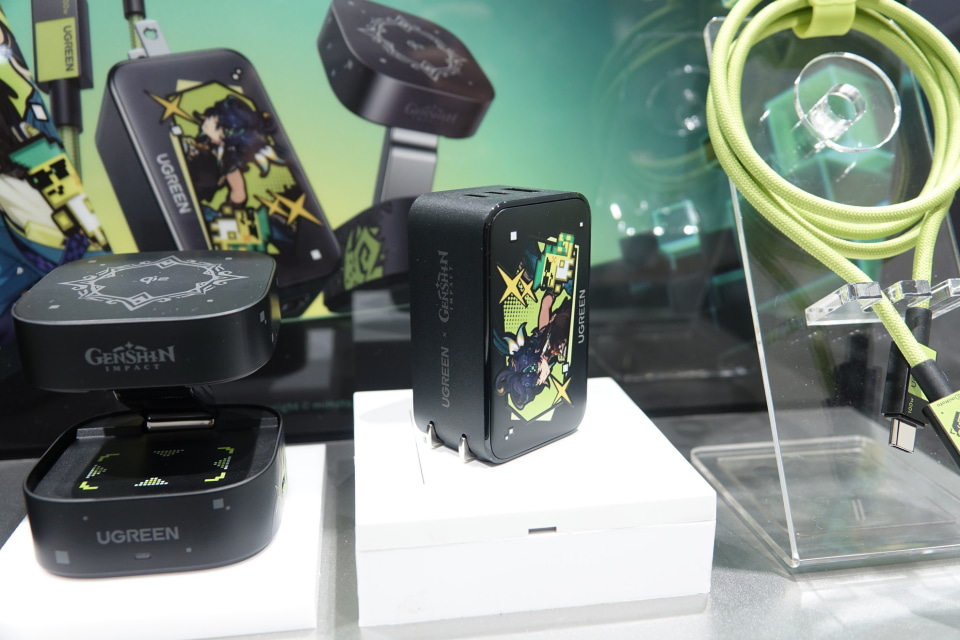 UGREEN × 原神 コラボ キィニチ 充電キット 非売品【Genshin】 UGREENと『原神』のコラボ商品——急速充電パワーサプライシリーズが14