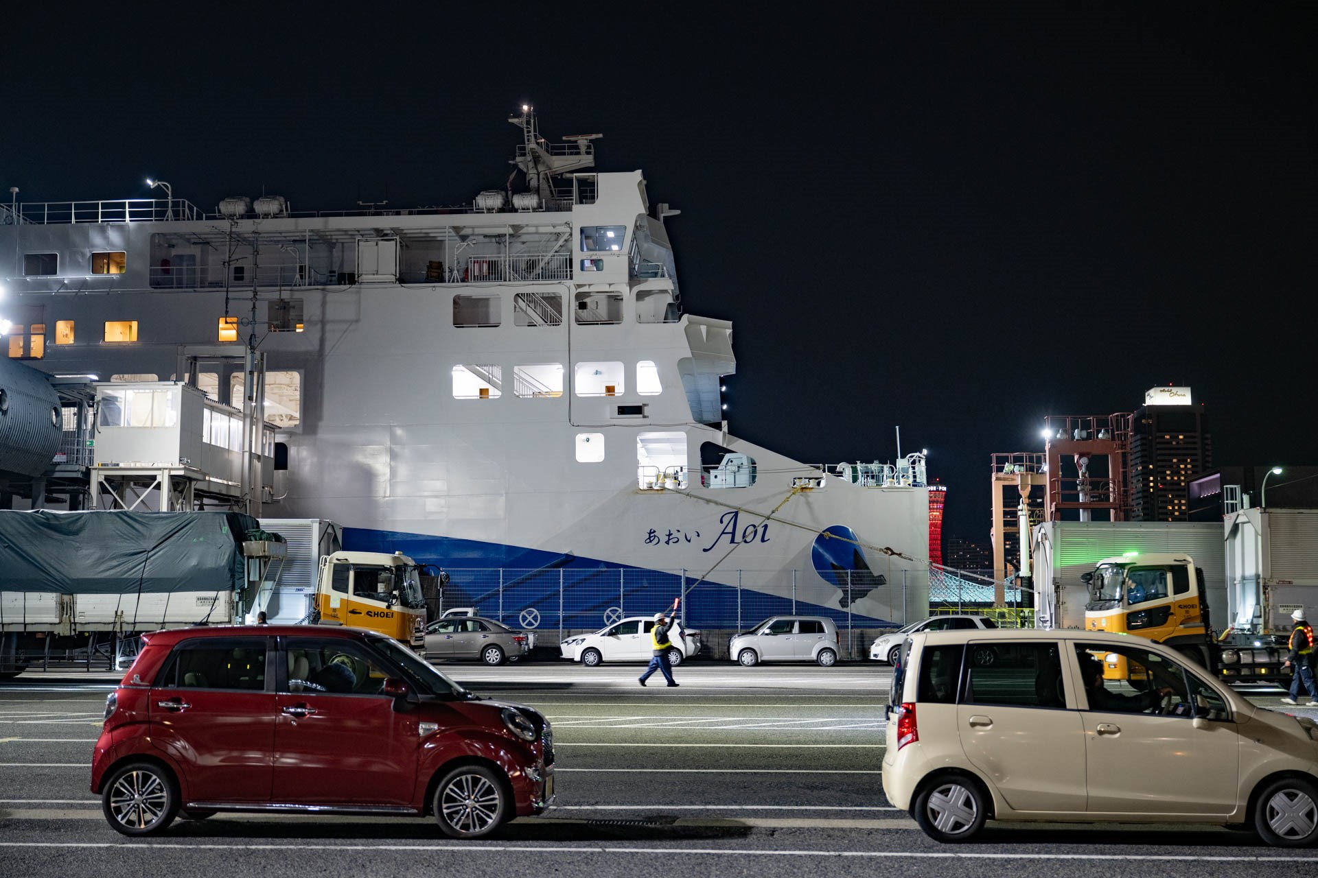 2022年に就航したジャンボフェリーの「あおい」