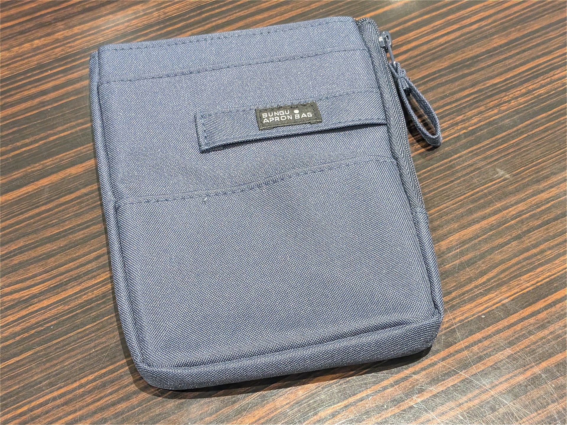 クツワの「文具エプロンバッグ」