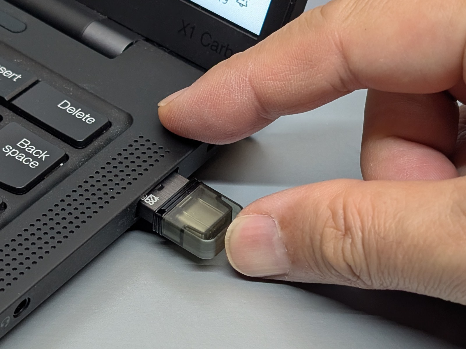 パソコンで使用中。接続先に合わせてUSB Type-AとUSB Type-Cのどちらでも使える