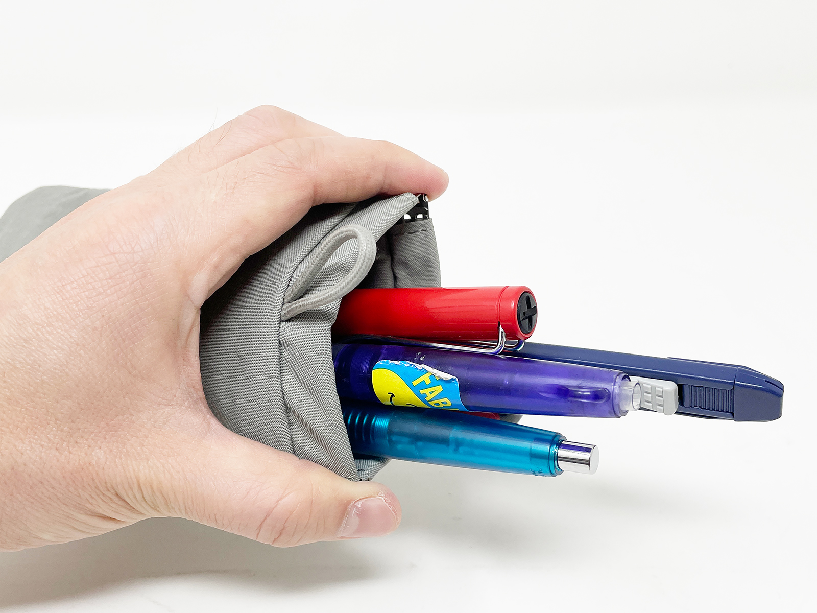 ペンケースとして使うのもちょうど良さそうです。