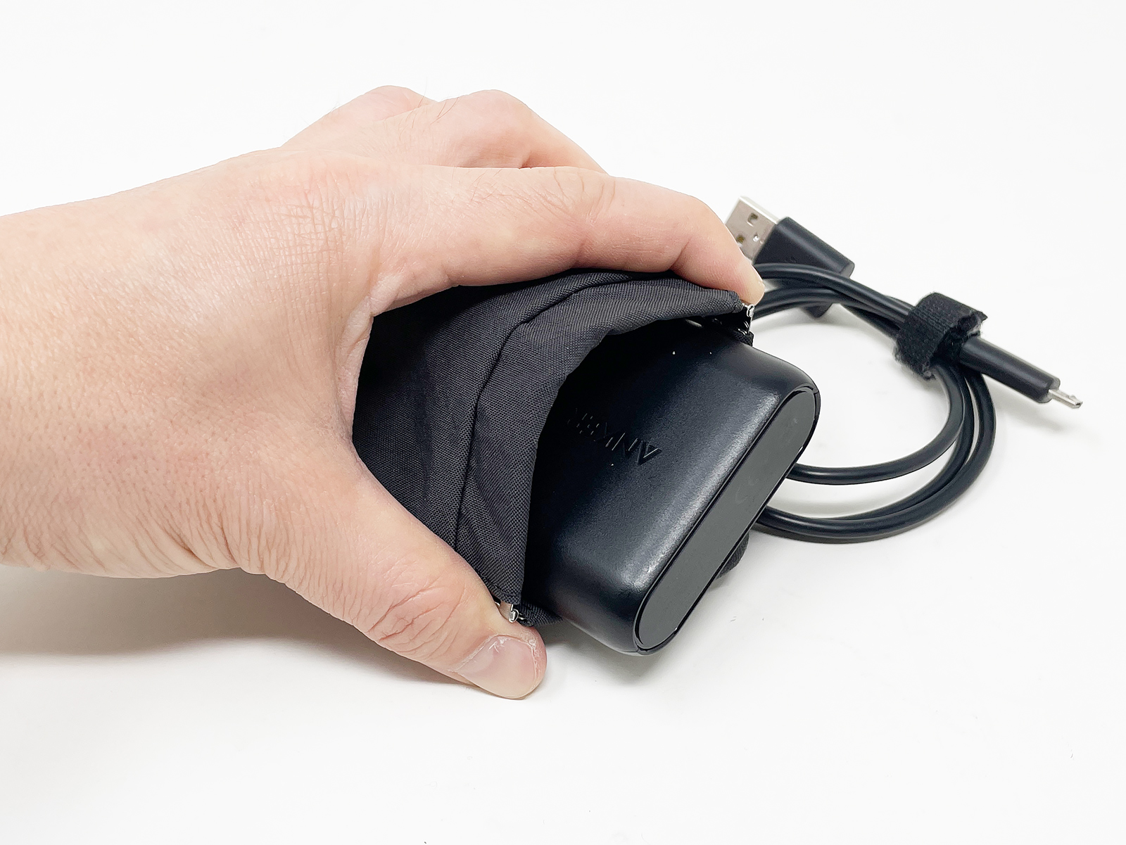 Sサイズは、外出時のちょっとしたゴミ入れとして活用してみることにしました。