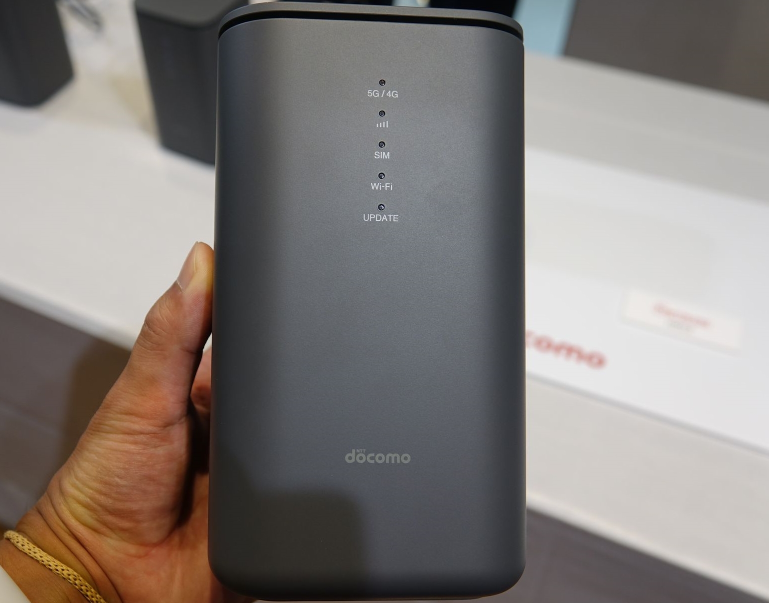 「home 5G」専用のルーター「HR02」