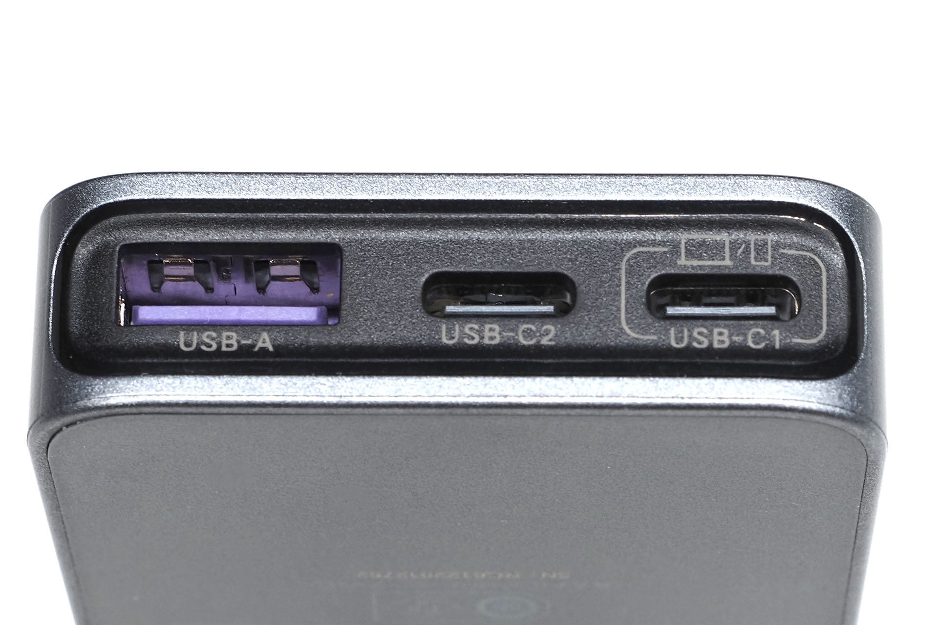 ポートはUSB-A×1とUSB-C×2。
