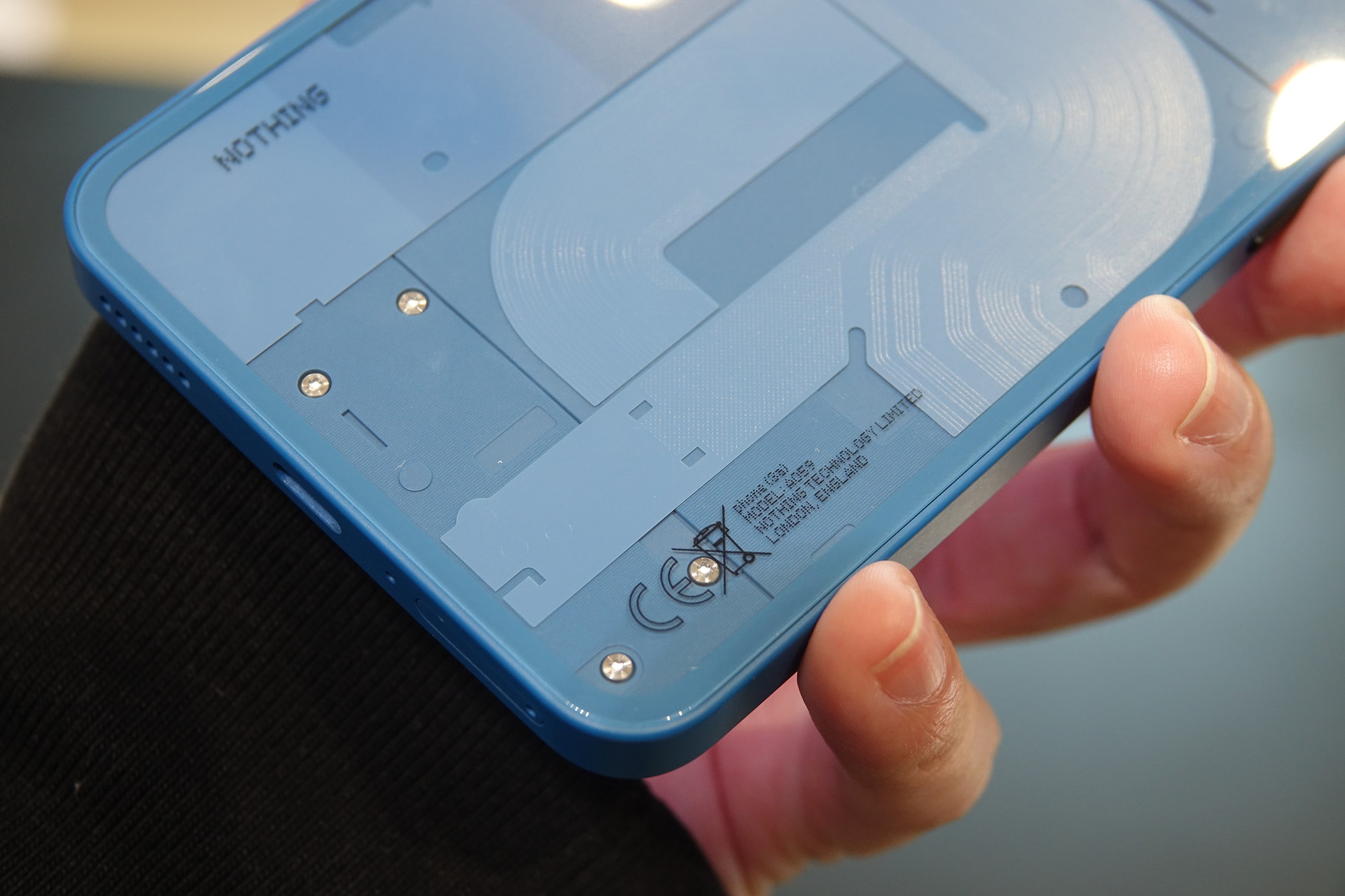 左はNothing Phone (2a)