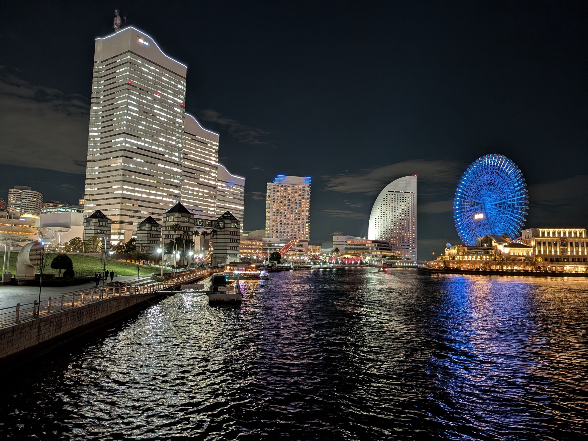 三脚で固定し「夜景モード」の1倍で撮影