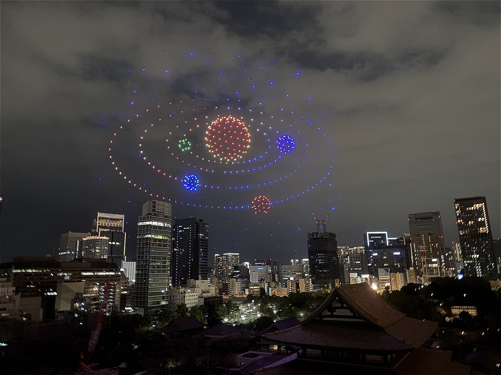 太陽系のようなイラストを表現