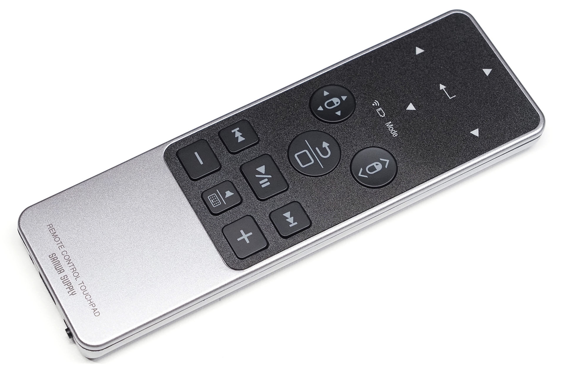 「Bluetoothタッチパッドリモコン MA-PBS325BK」は、マウスの代わりとして使えたり、プレゼンテーション用スライドのページ送りに使えたり、音楽や動画の再生・ポーズ・送り戻しに使えたりするわりと多機能なワイヤレスコントローラーだ。