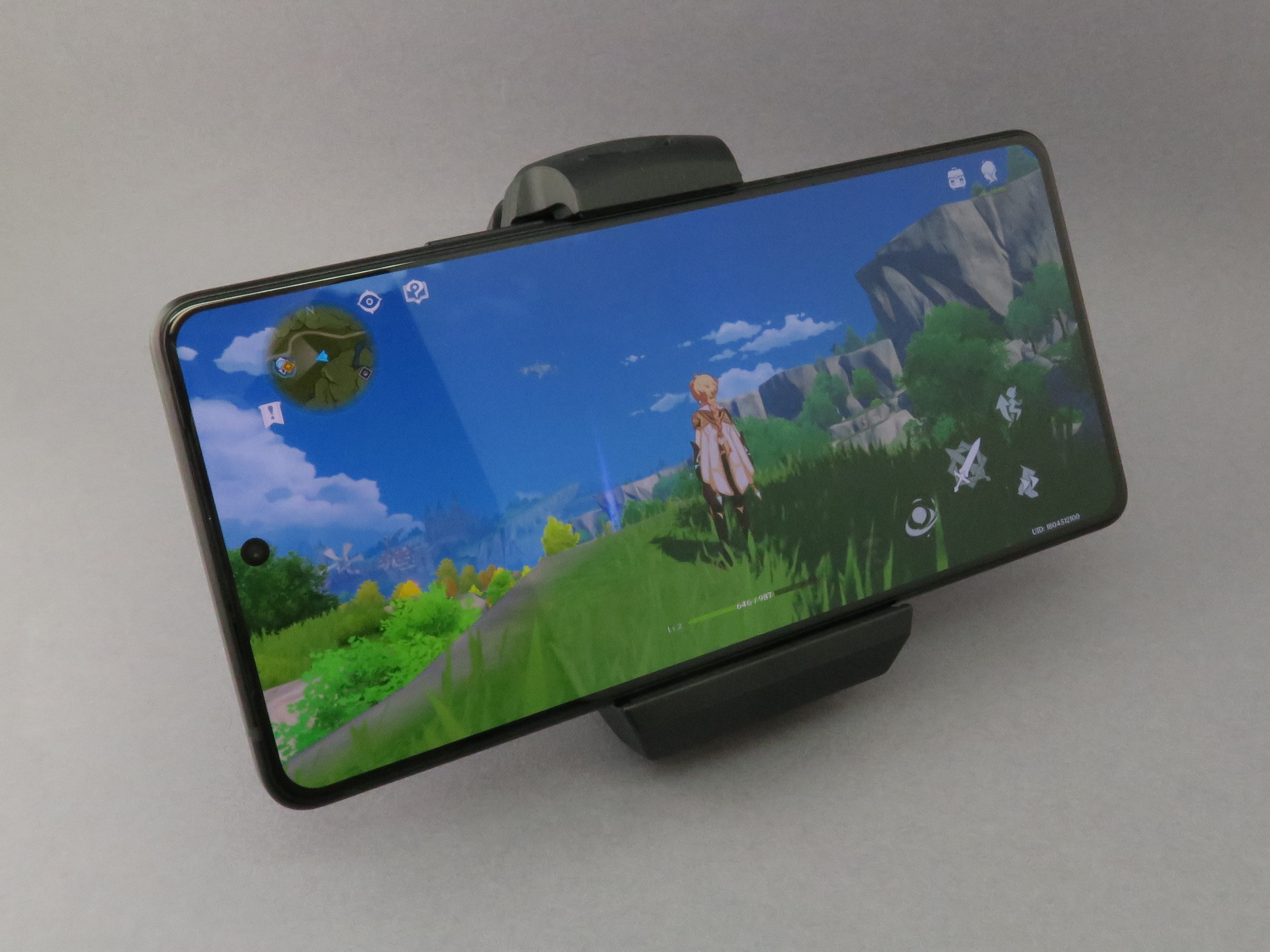 「AeroActive Cooler X Pro」を装着すれば、高負荷のゲームも快適にプレイできる