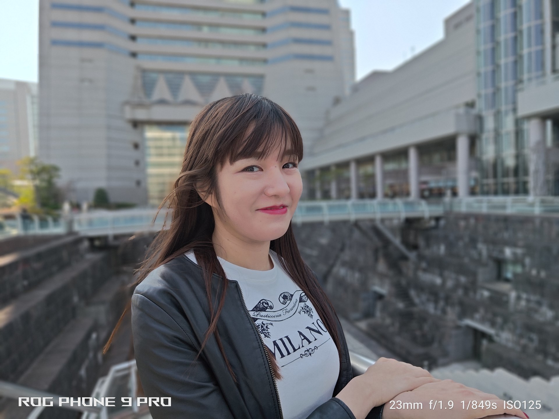 「ROG Phone 9 Pro」の広角カメラでポートレートを撮影
