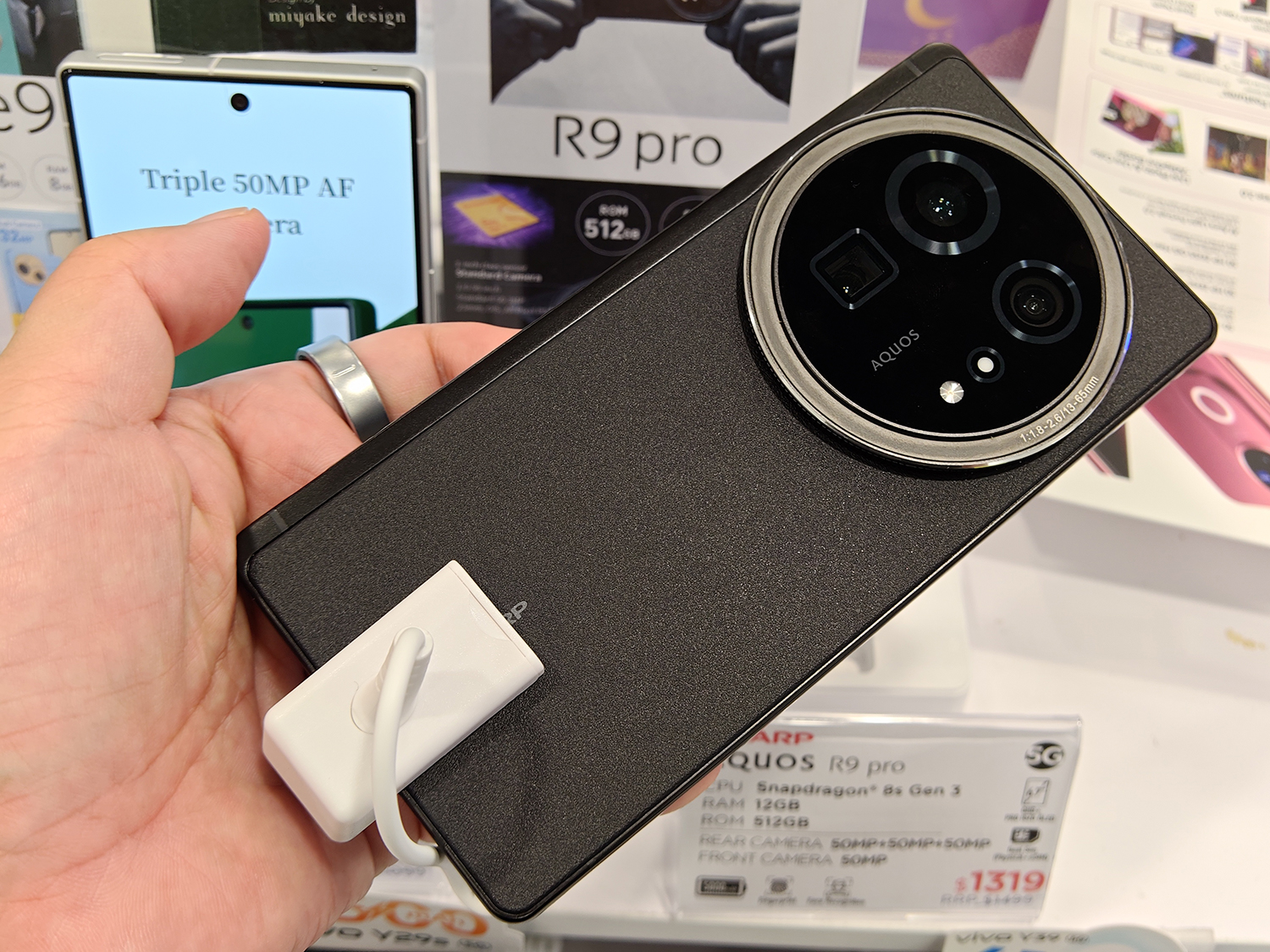 シンガポール版のAQUOS R9 pro