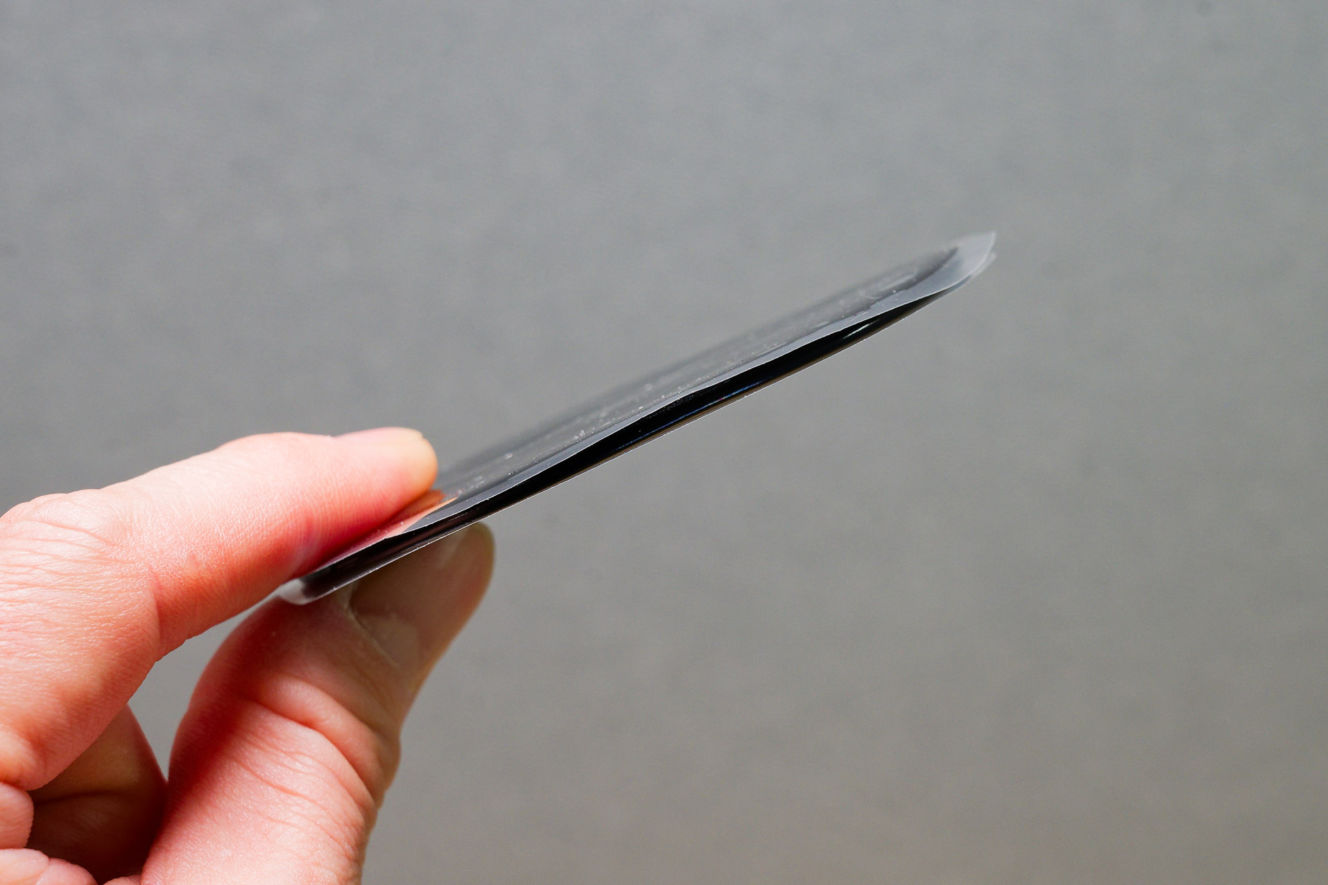 この丸いタイプは直径8cm、厚み3mm程度