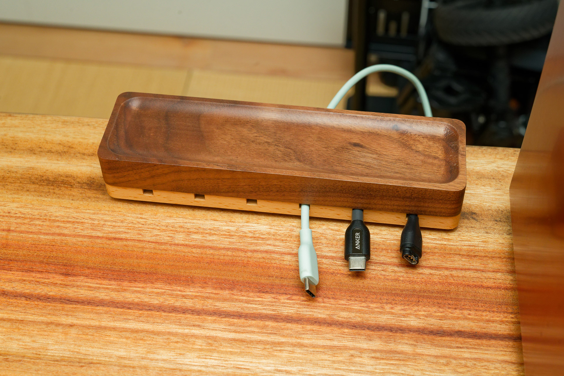 しっかり固定されるので、ケーブルを引っ張ってもケーブルホルダーがズレたりしない