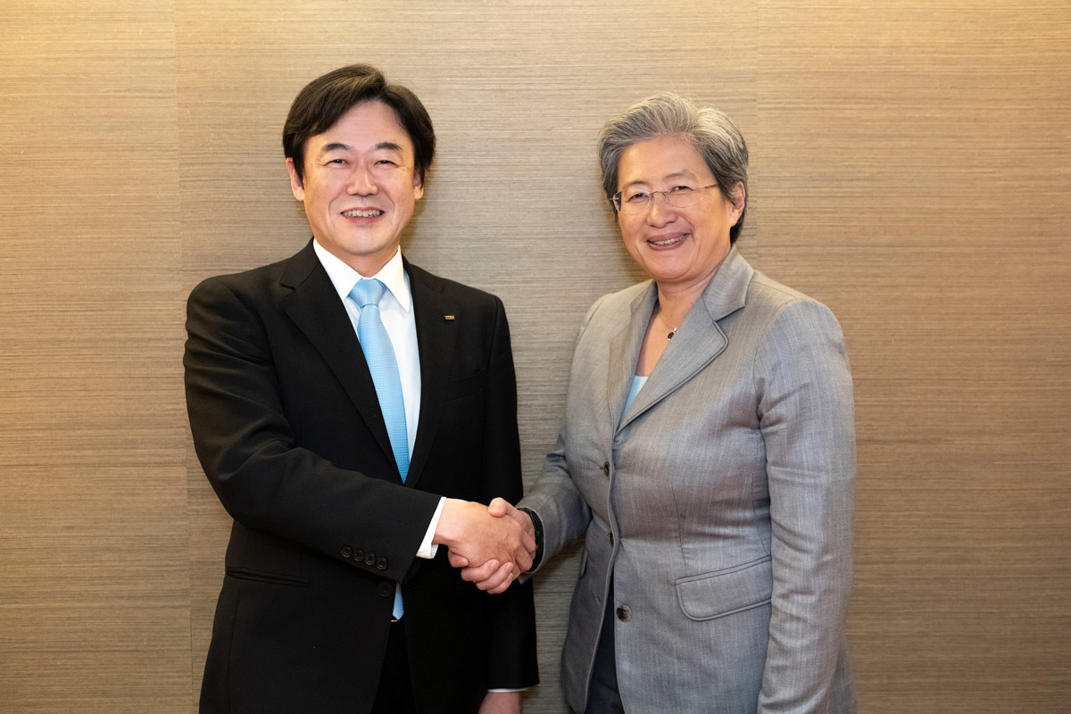 左＝KDDI 松田浩路社長。右＝AMD リサ・スーCEO