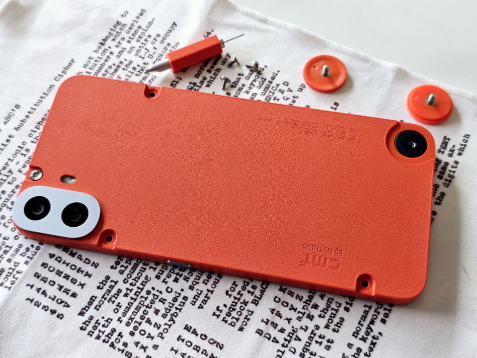 衝動買いしたNothing 「CMF Phone 1」専用の「CARD CASE」を手に入れた