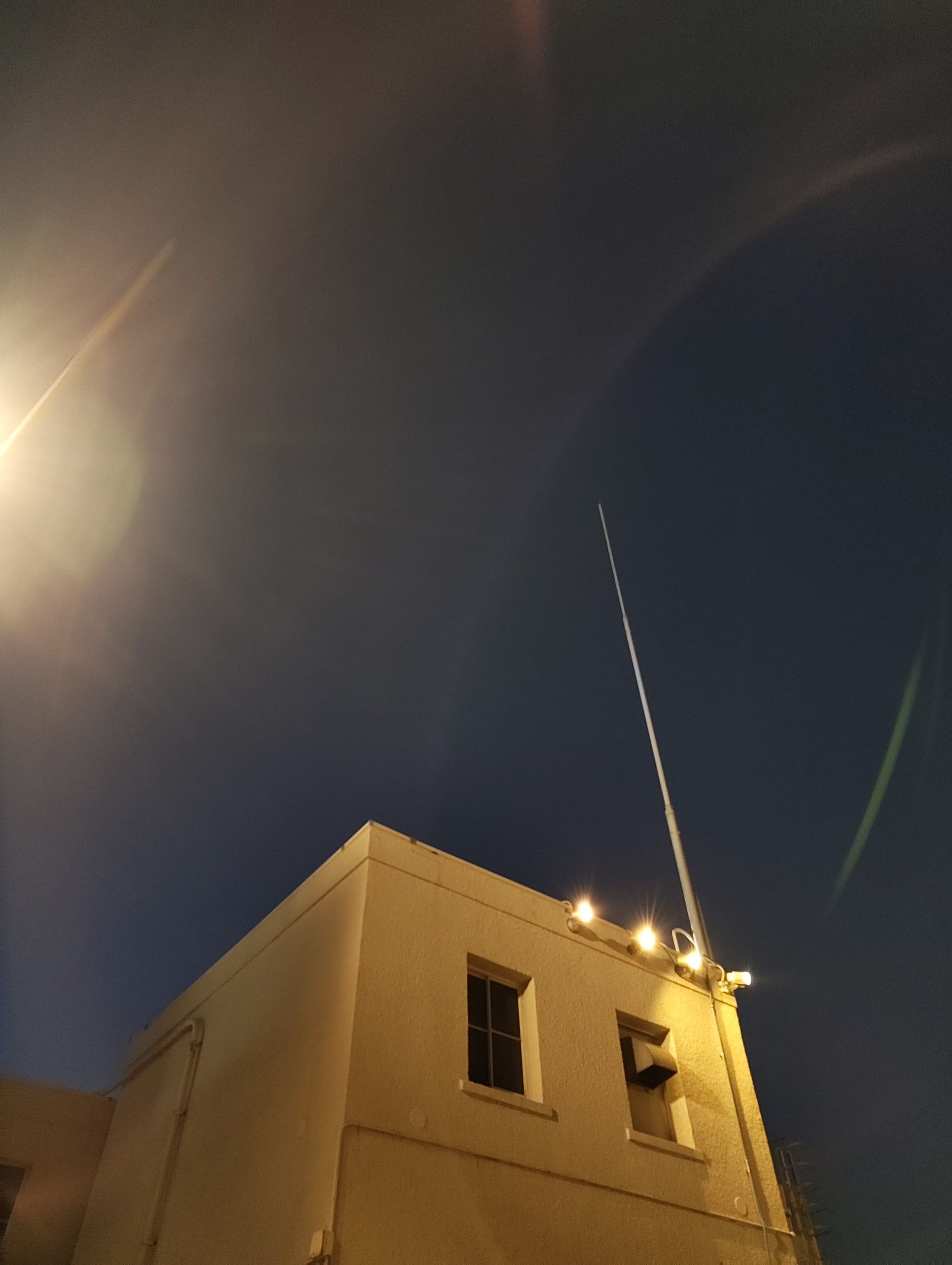 全般的に好印象な「Nothing Phone (3a)」の写りだがフレアには悩まされた。強い点光源がフレーム周辺部にあると盛大にフレアが発生する。これには注意が必要だ