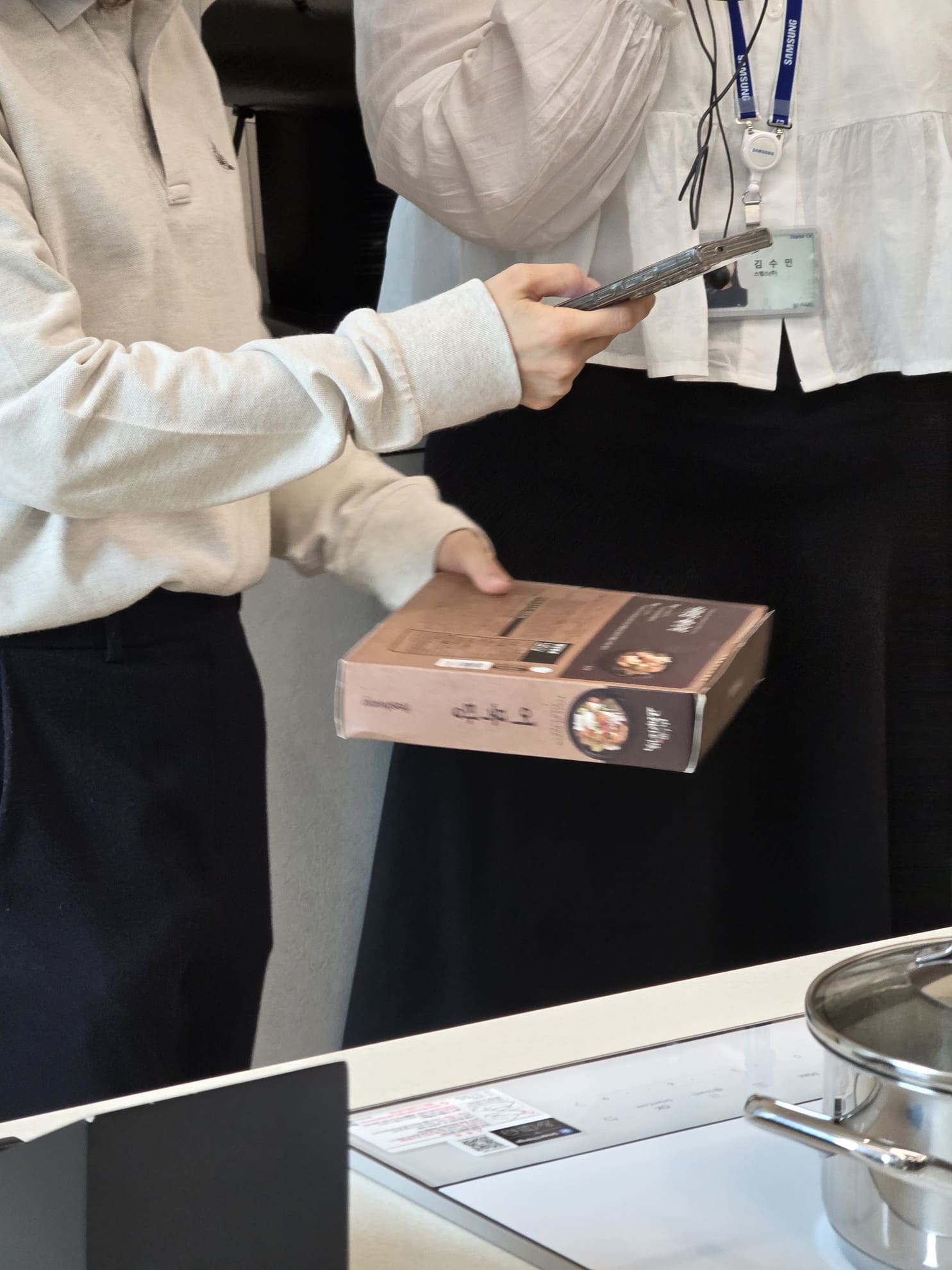 パッケージのバーコードを読み取るだけで、規定の水量分給水される