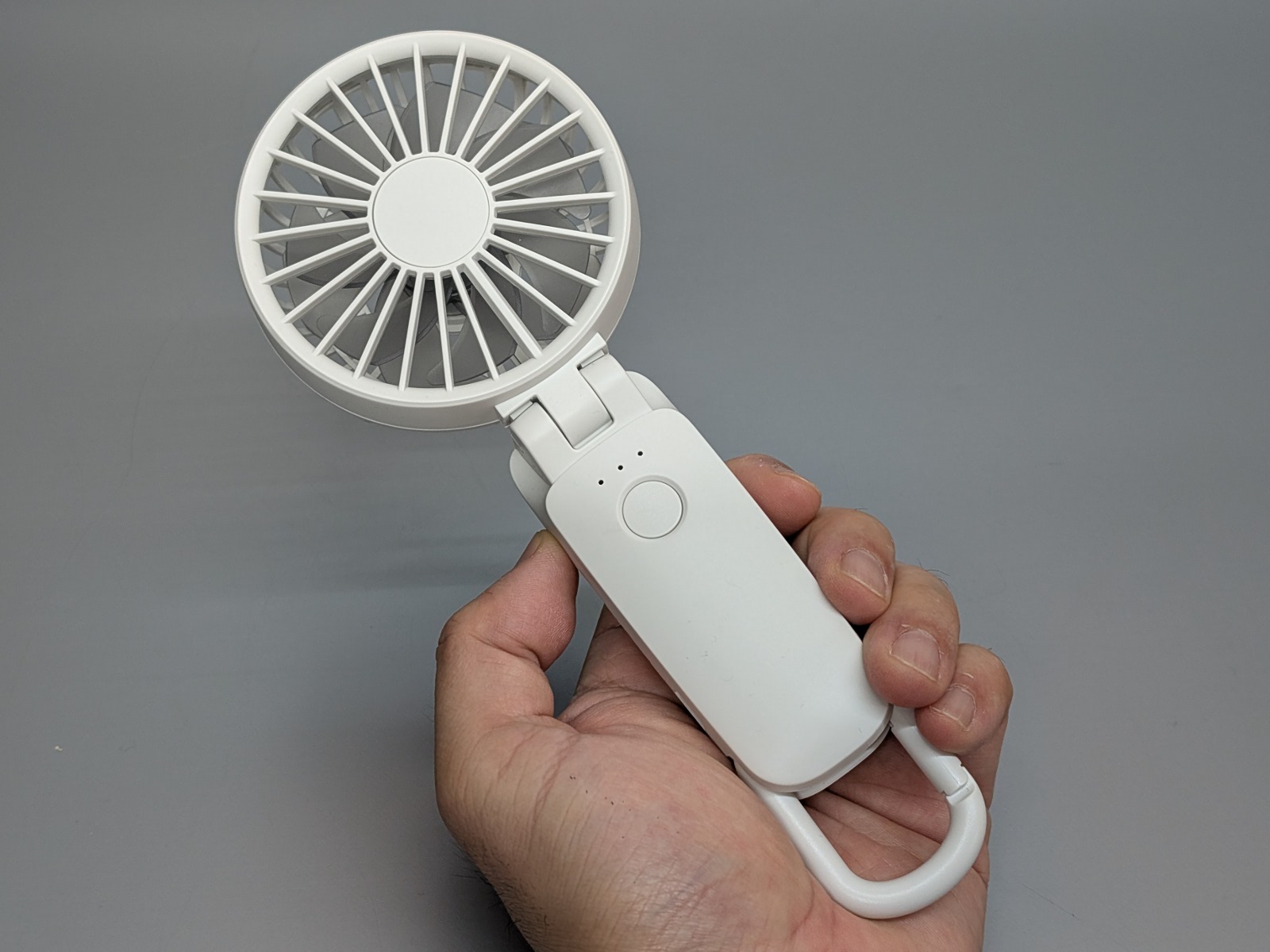 製品本体。外観は従来モデルとそっくり。カラバリは複数ある