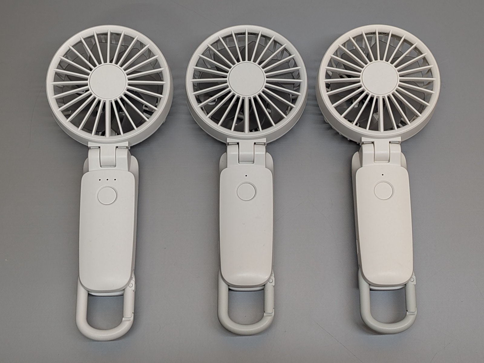 左から本製品、従来モデル（3.1）、その前のモデル（3）。外観はほぼ同じ