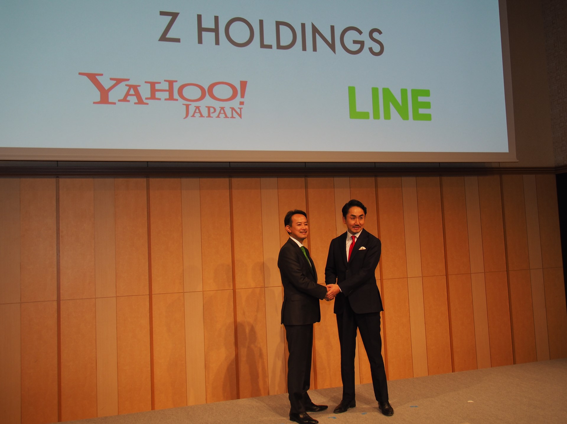ペイ競争の末、2019年にはLINEとZホールディングスが統合を発表。現在はLINEヤフーとなり、国内のスマートフォン決済はPayPayに統合されLINE Payは終了することになった