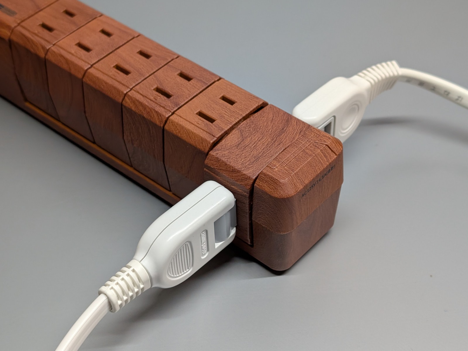 こちらにも同時に挿すことができるので、計12個口ということになる