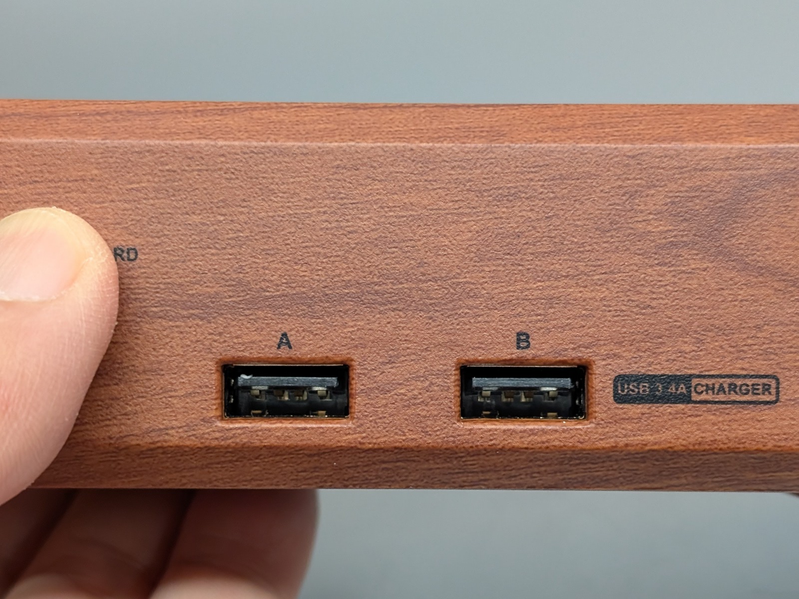 このほか合計3.4Aまで対応のUSB Aポート×2も備える