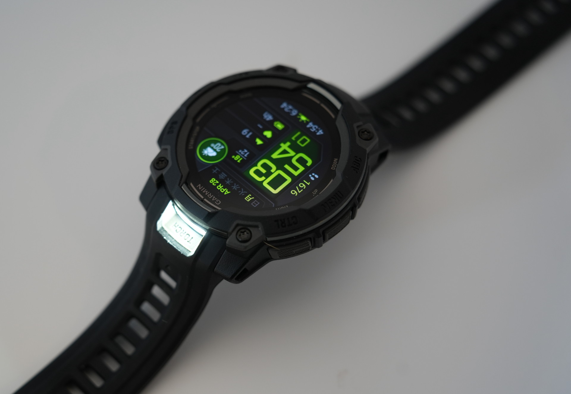 上部にLEDが搭載されていて、左上のボタンを2回押すと点灯する