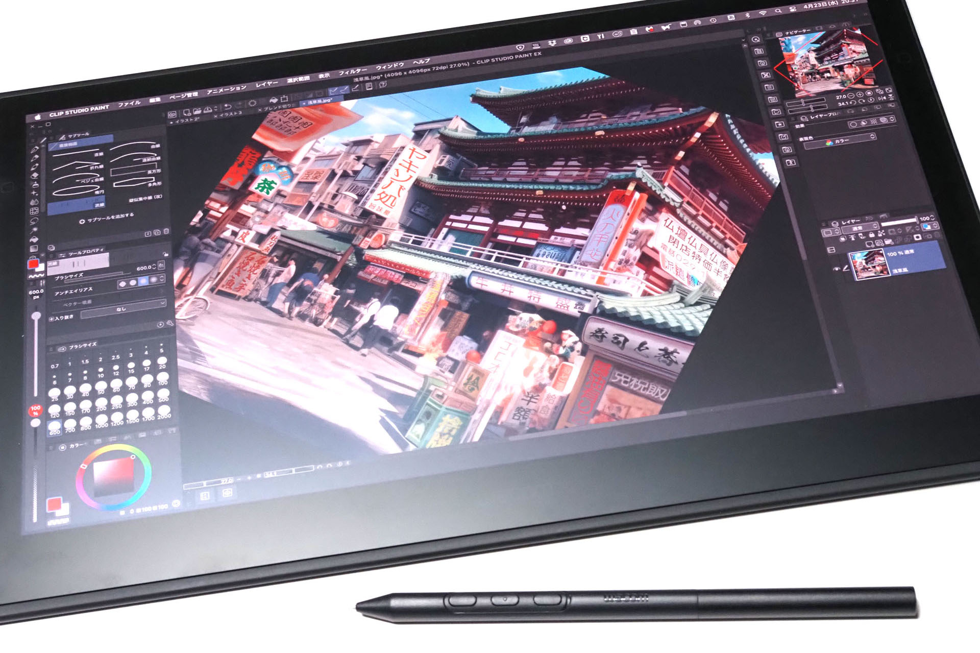 Wacom Movink 13は13インチの画面搭載ペンタブレット。画面に直接描けるアレですな。