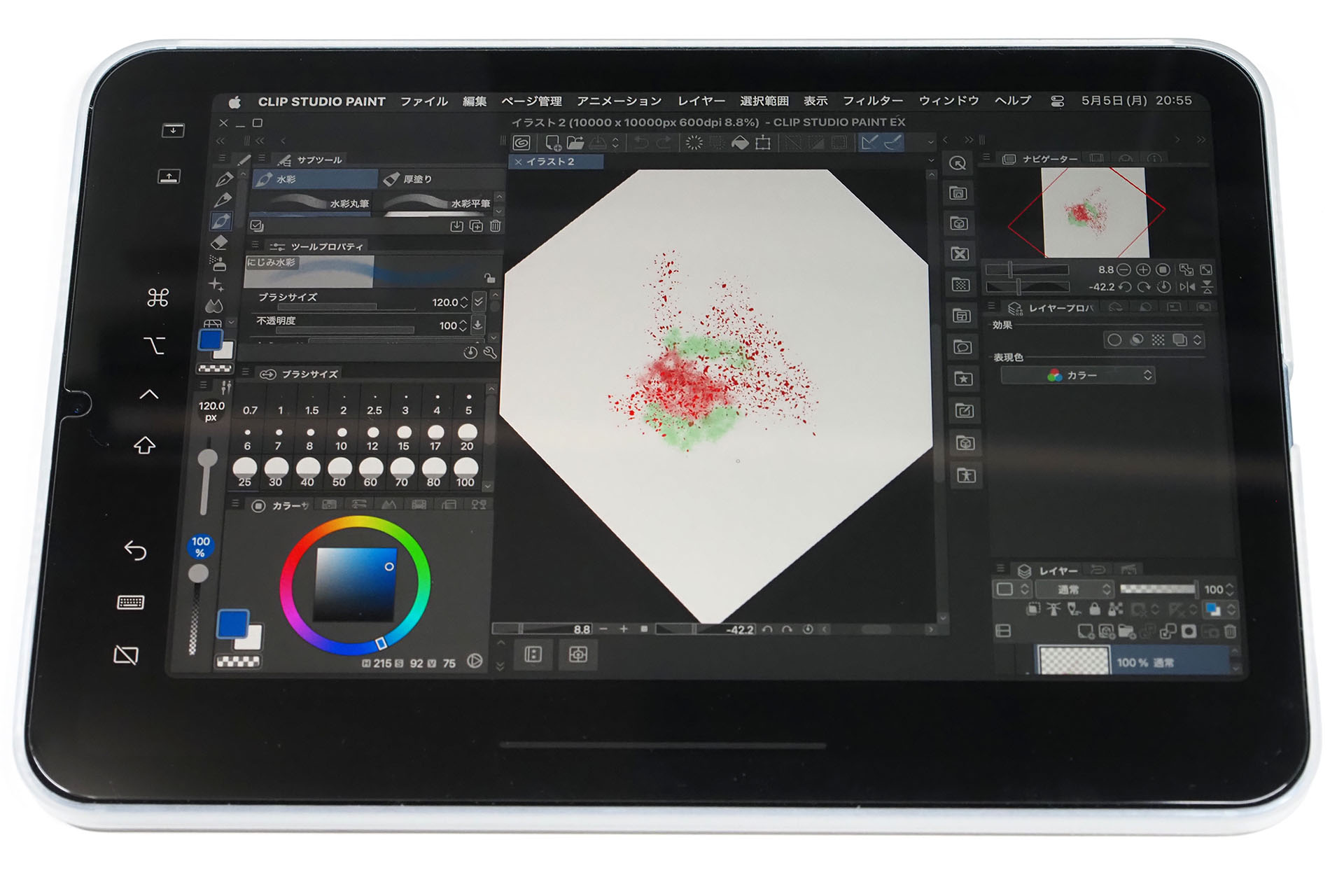 イラスト・マンガ制作アプリ「CLIP STUDIO PAINT」（通称「クリスタ」）も表示させてみた。無線接続でもそこそこ描けるが、有線接続にすると遅延が少なくなってより快適に描ける。