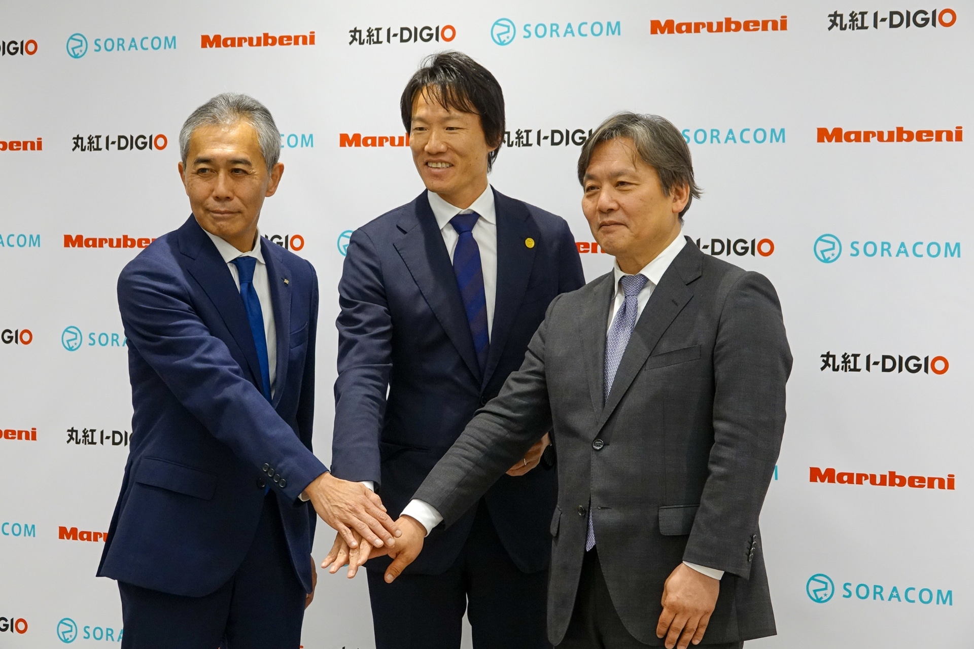 左から丸紅 執行役員 情報ソリューション部門長 藤永崇志氏、ソラコム 代表取締役社長 CEO 玉川憲氏、丸紅I-DIGIOホールディングス 代表取締役社長 佐藤由浩氏