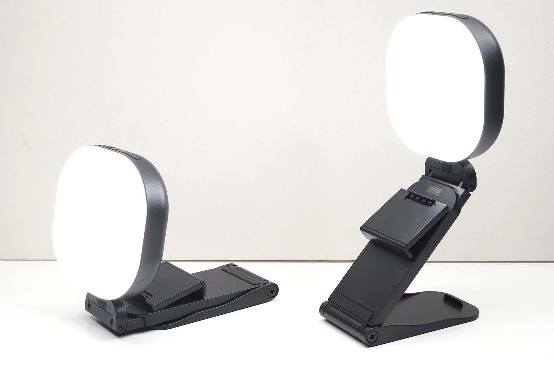 サンワサプライの「800-LED066」はデスクの上などに自立させて使えるLEDライトだが、その独特の構造により、非常に幅広い用途に利用できる。直販価格は3980円。非常に便利なので2個も買ってしまった。