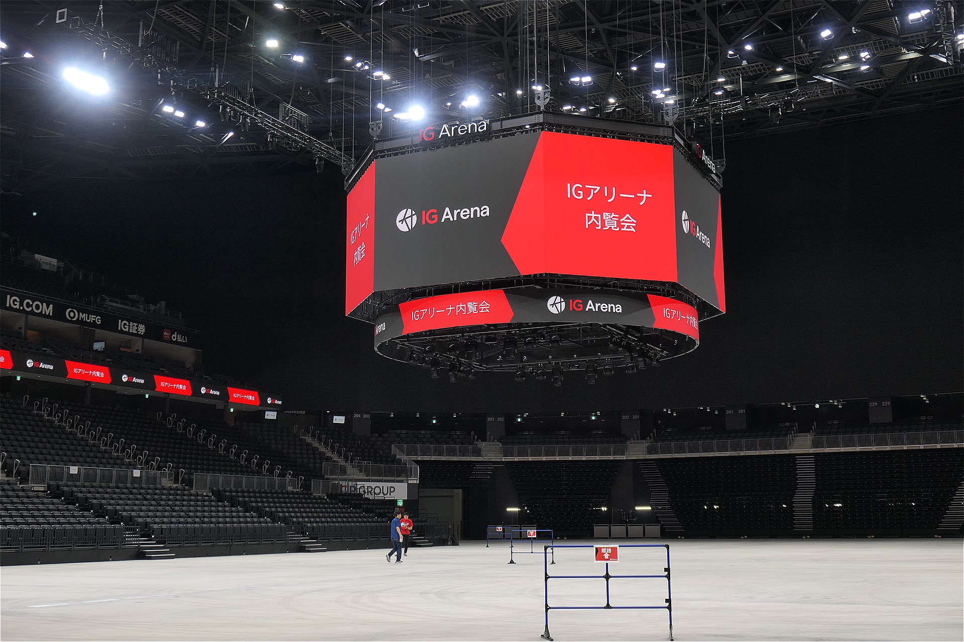 200平米ある八角形のスクリーン