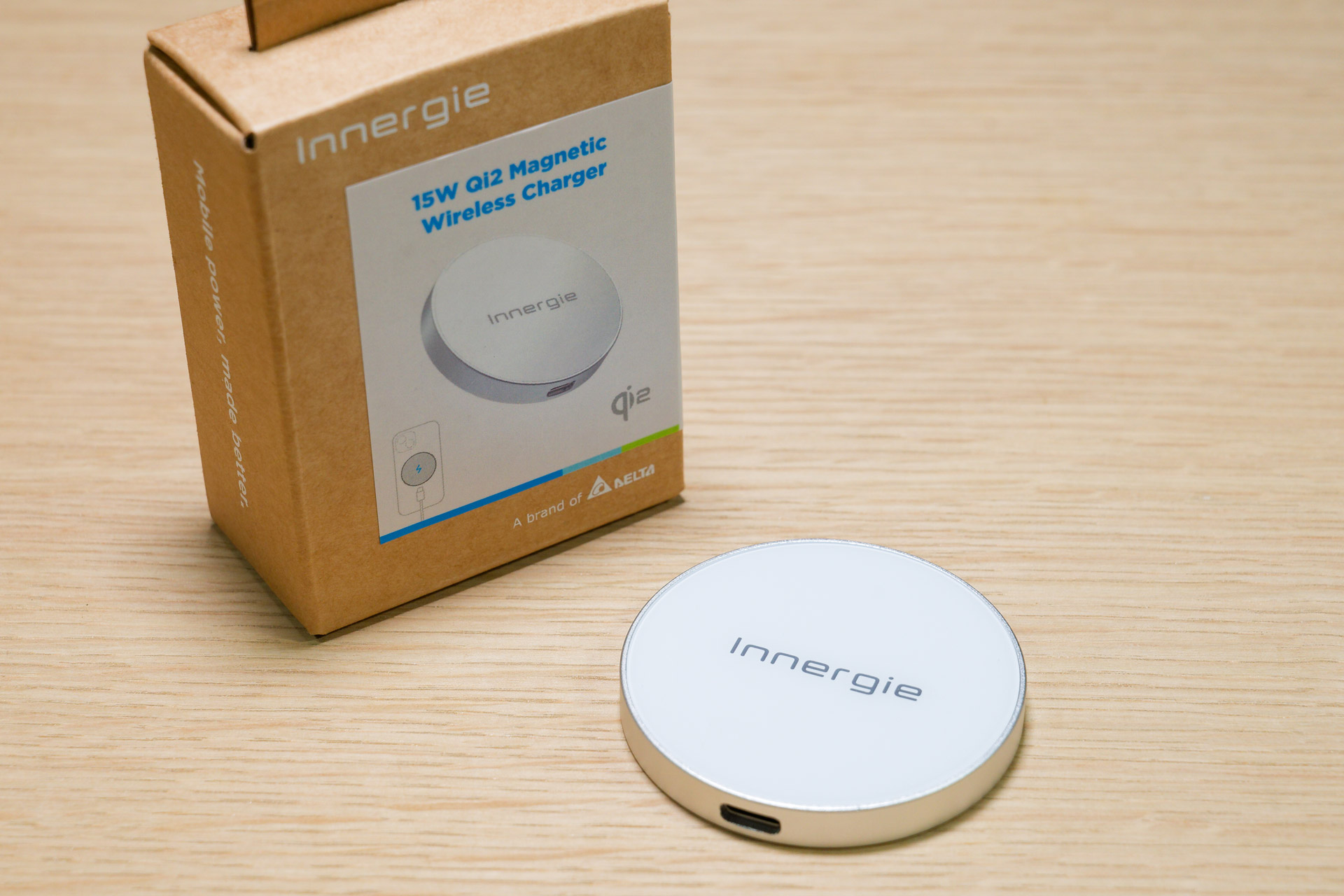 今回購入したInnergieのマグネット式ワイヤレス充電器