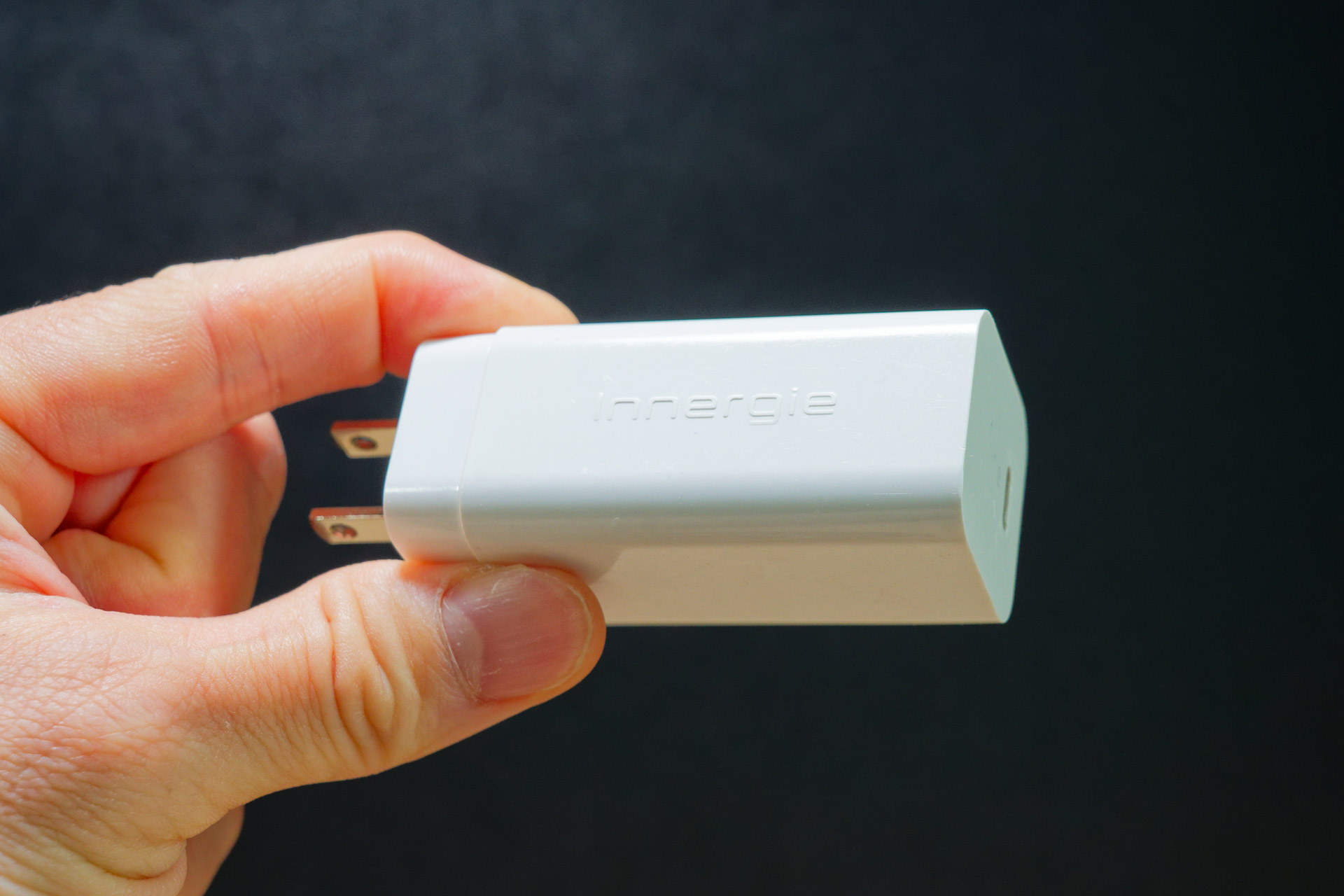 こちらは同じInnergieの、7年前に購入したUSB Type-C充電器。もちろん現役