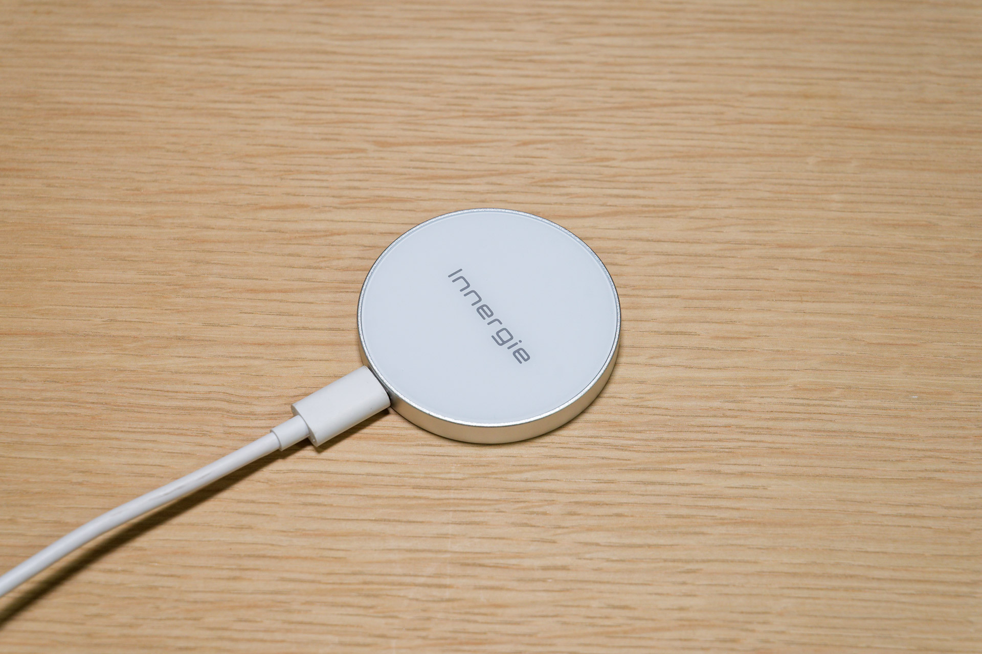 手持ちの充電器とケーブルを組み合わせて使う