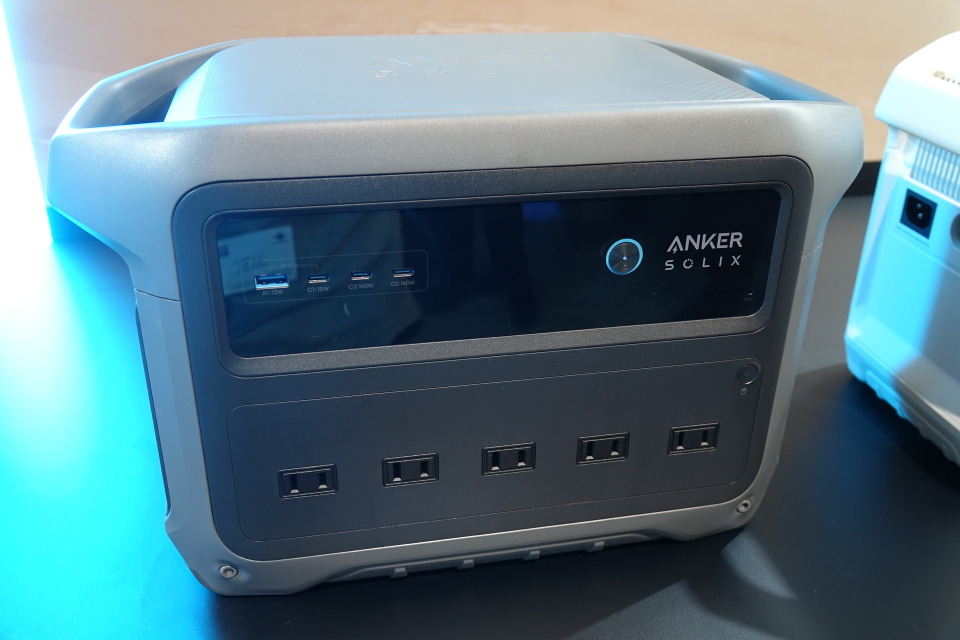 アンカー、1000Whのコンパクトポータブル電源「Anker Solix C1000 Gen