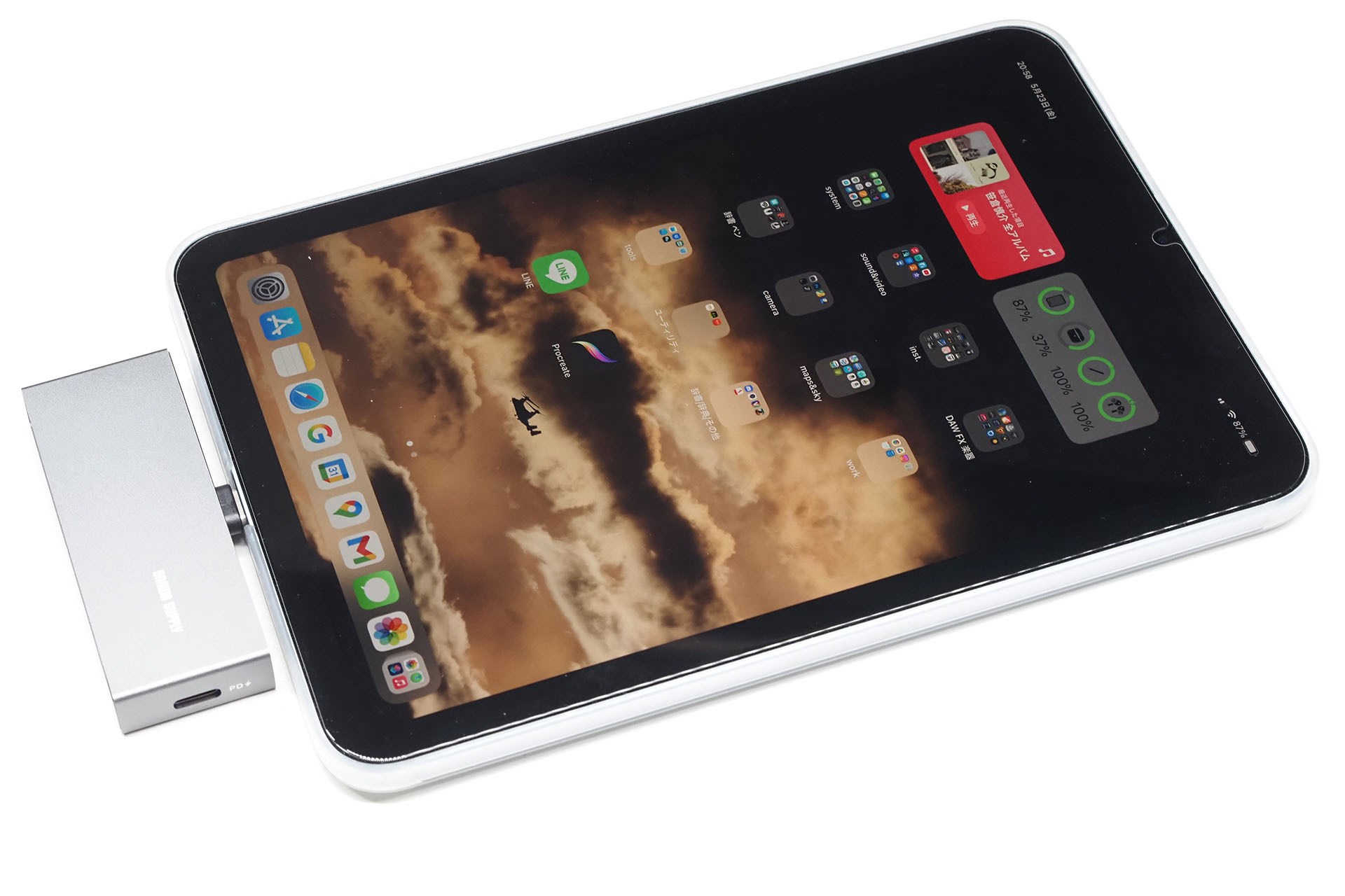 iPad miniに接続。この端末でもハブをよく使いそうな予感。