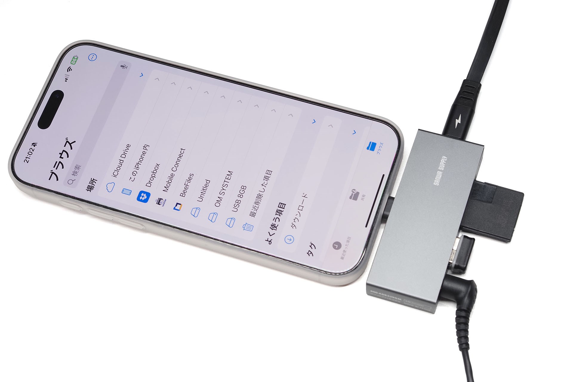 有線イヤホンで音楽を聴きながらSDカード・USBメモリの内容を確認したり、SDカード・USBメモリ間でファイルをコピーしたりできる。