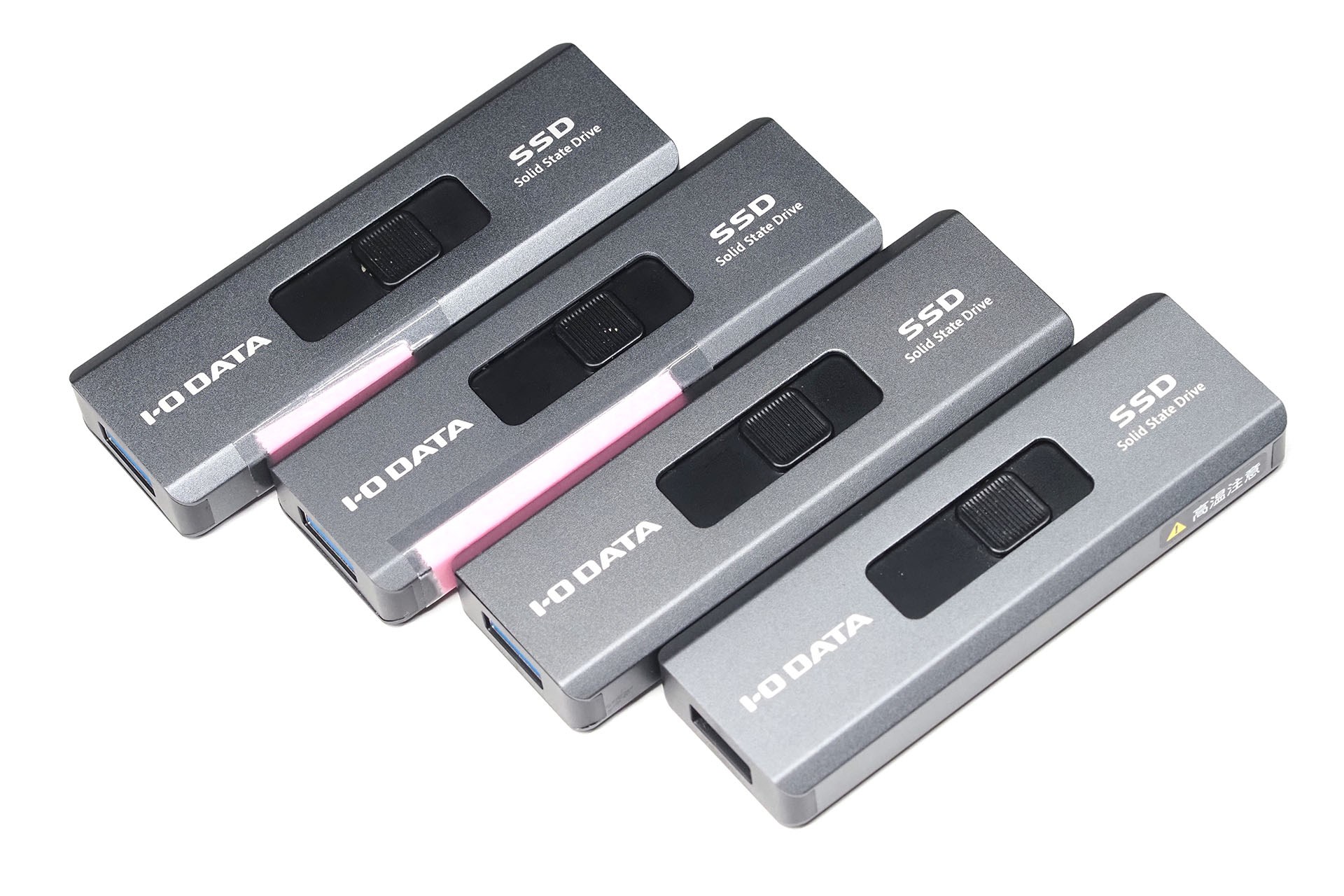 やや古いスティック型SSDを数本使い、画像を保管している。数本使っているのは、このSSDについて「使用容量が多くなると書き込みが極端に遅くなる」というユーザーレビューを見たから。じゃあ画像カテゴリー別にSSDを用意して、画像を分散させて、SSD容量を圧迫しないようにしましょう～、と考えたのであった。