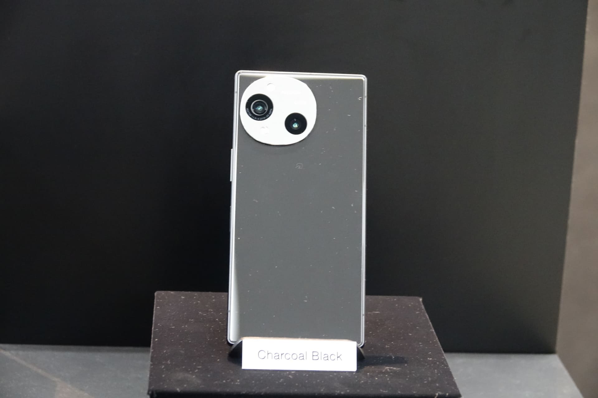 チャコールブラック