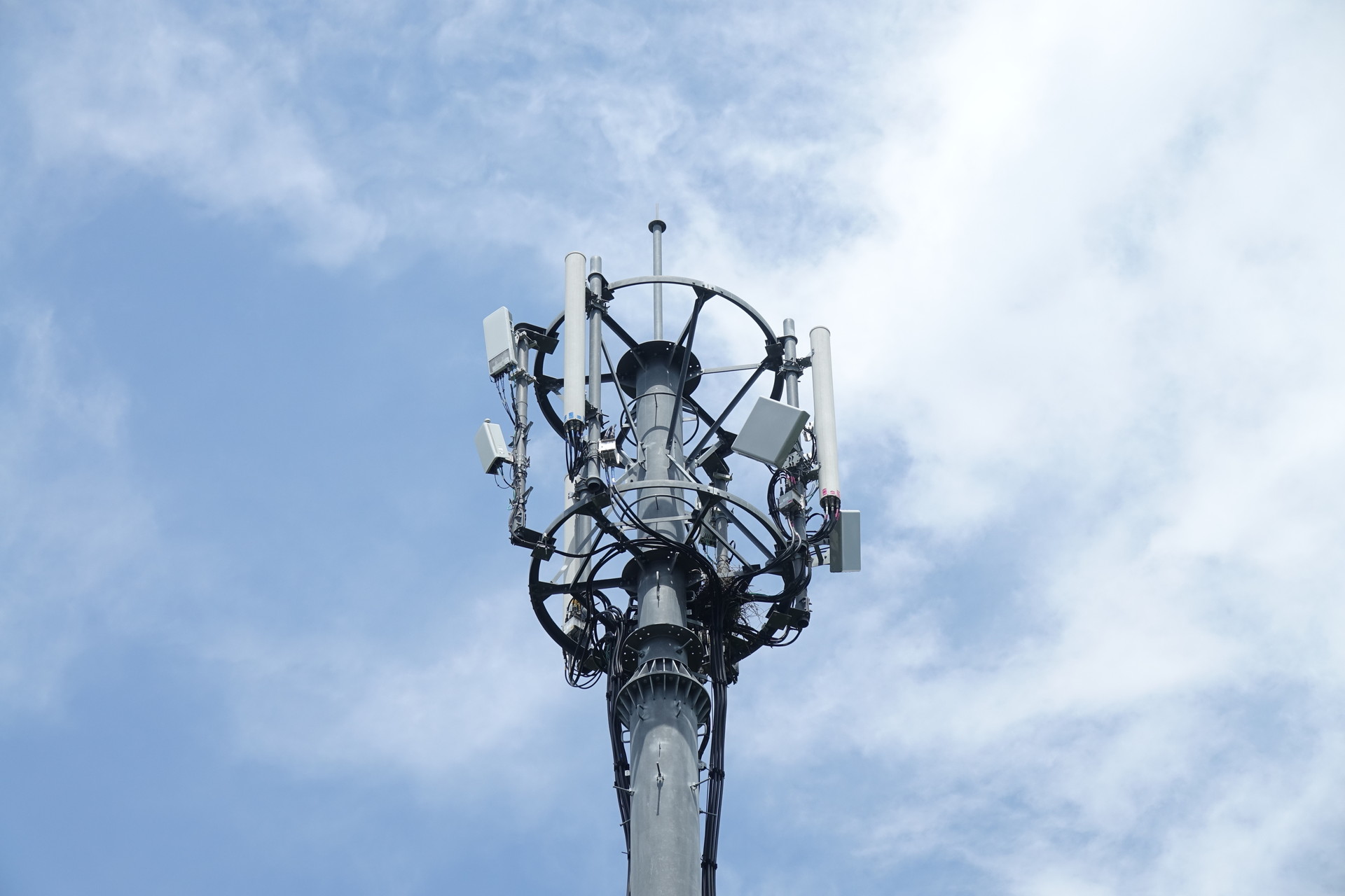 富士スピードウェイ周辺には5G SA基地局が整備されている