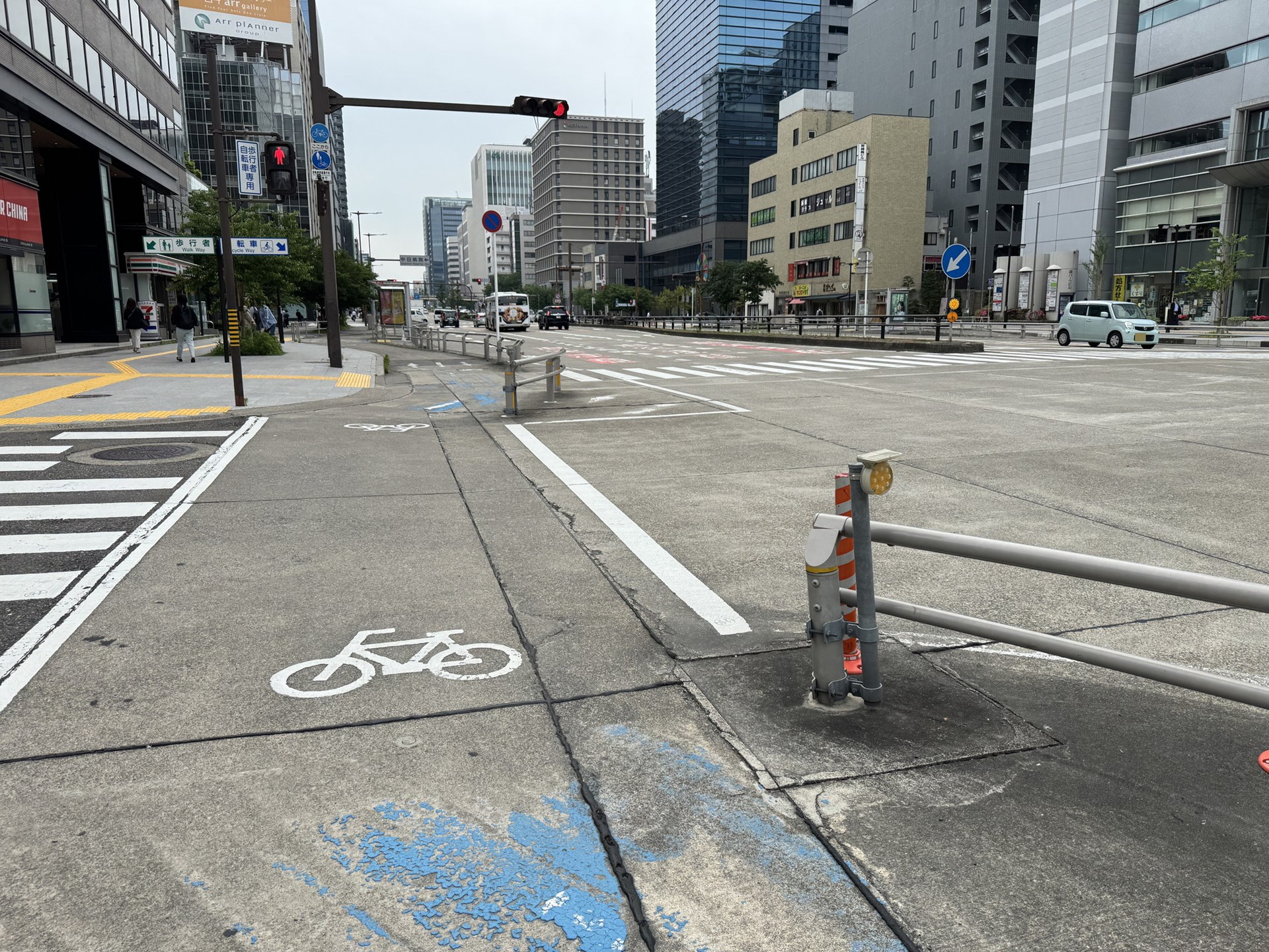 名古屋市内は道が広く、中心部には自転車専用道も多く整備されているため、自転車での走行は東京よりはるかに快適だ