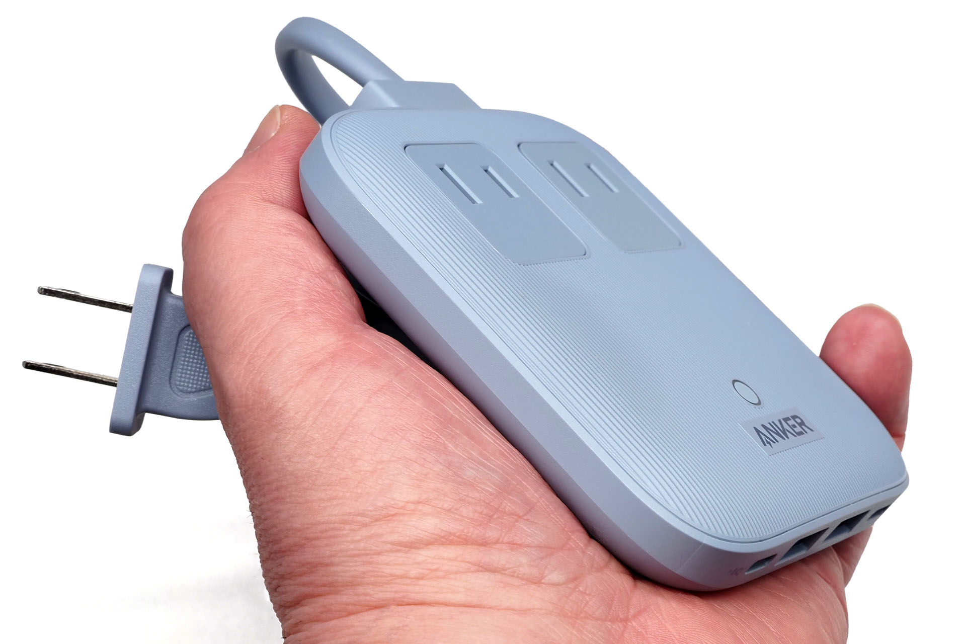 小さいほうを持った感じ。ACコードは固定式。