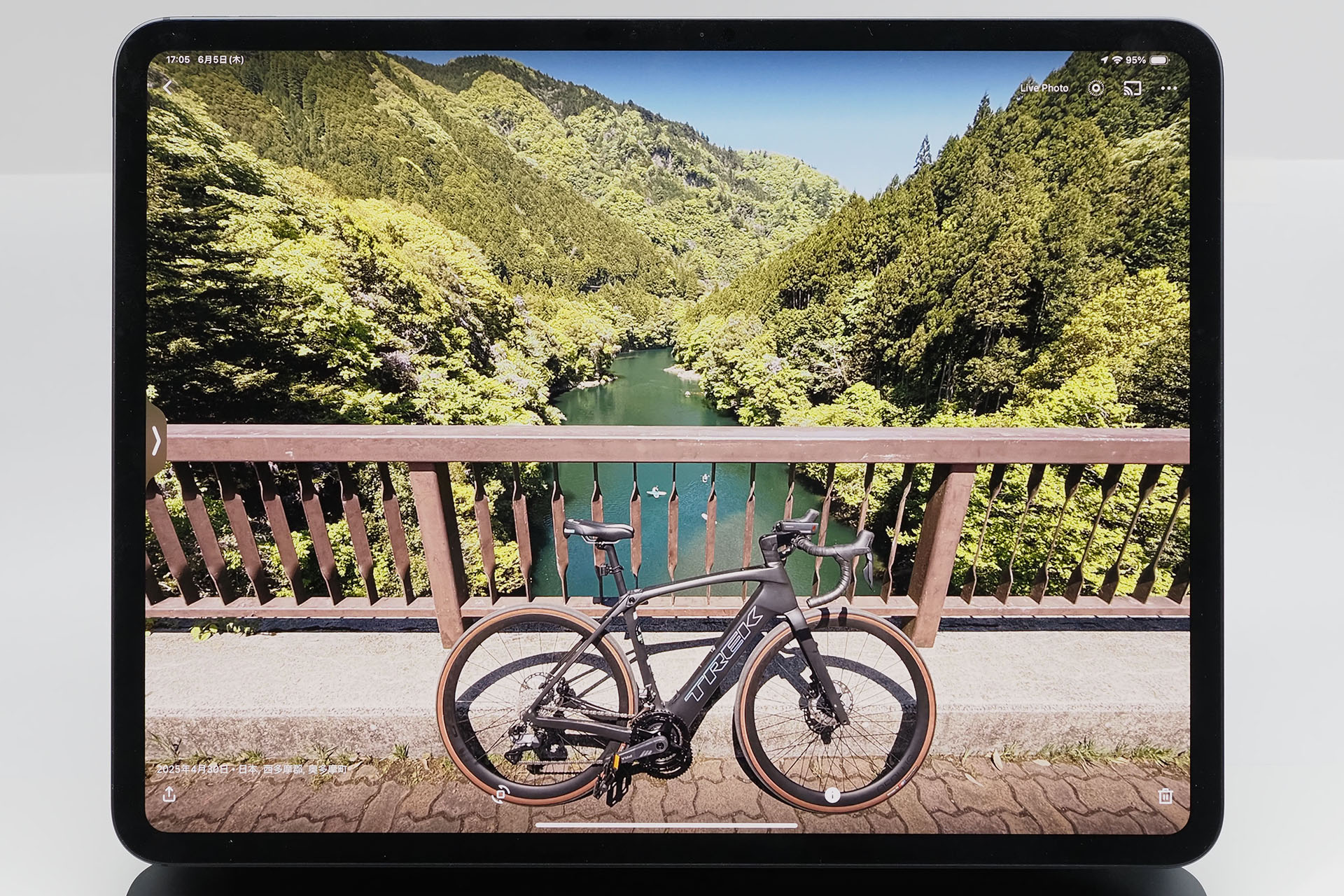 1枚表示にして画面を長押しすると動画が表示される。