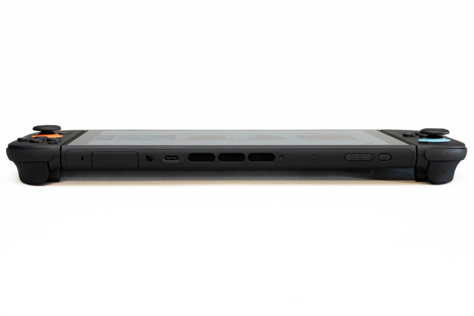 本体上部にもUSB Type-C端子が追加されました