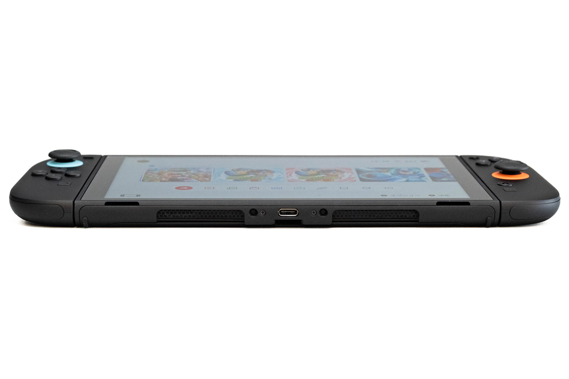 もちろん、下部にもUSB Type-Cは健在です
