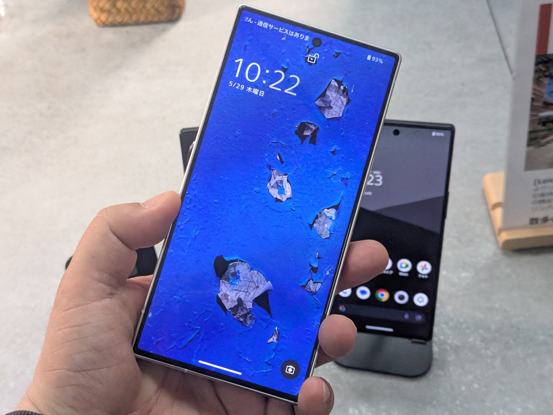 AQUOS R10