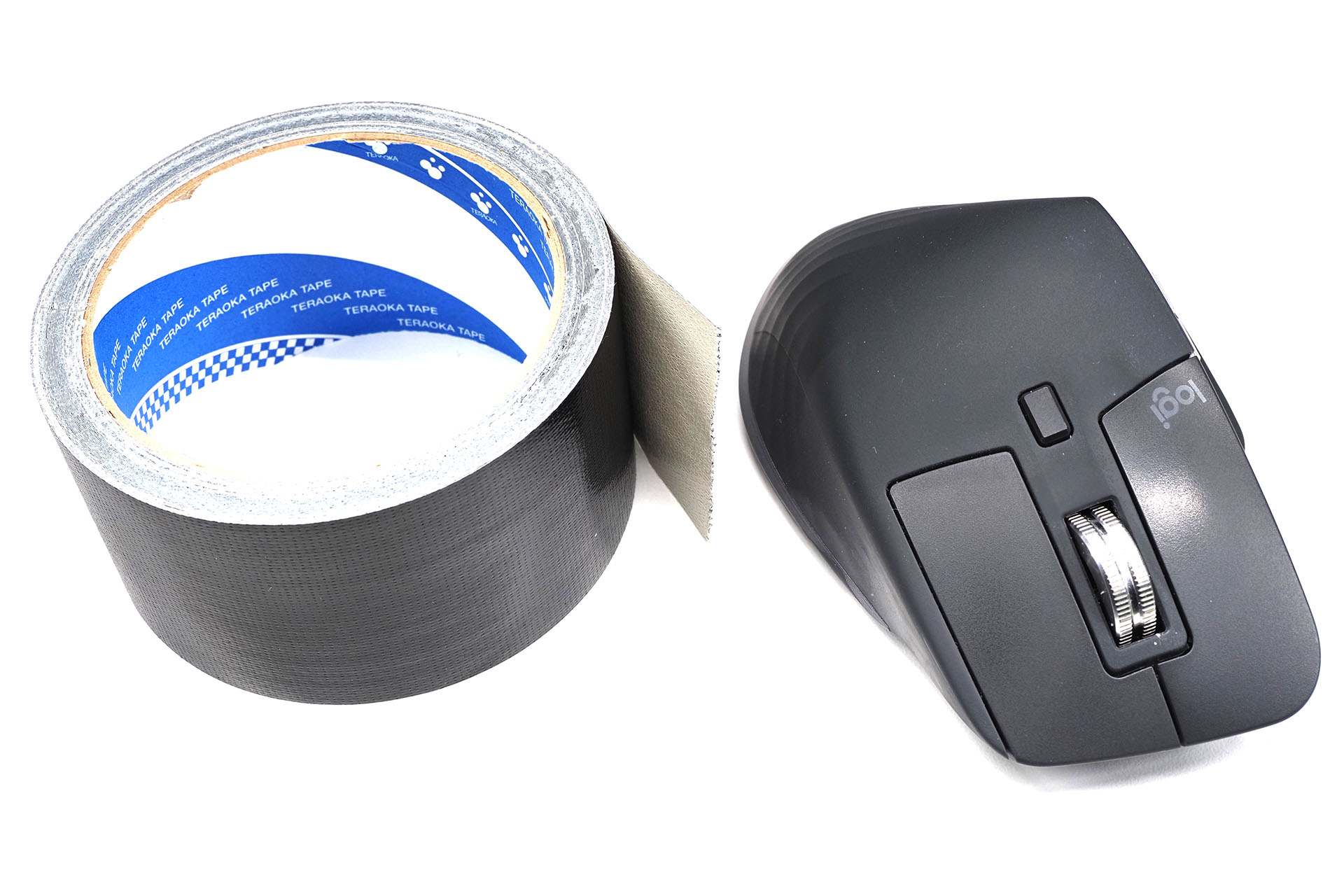 黒いガムテープを貼ってみる。